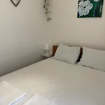 Beautiful Vicky, Ofrynio